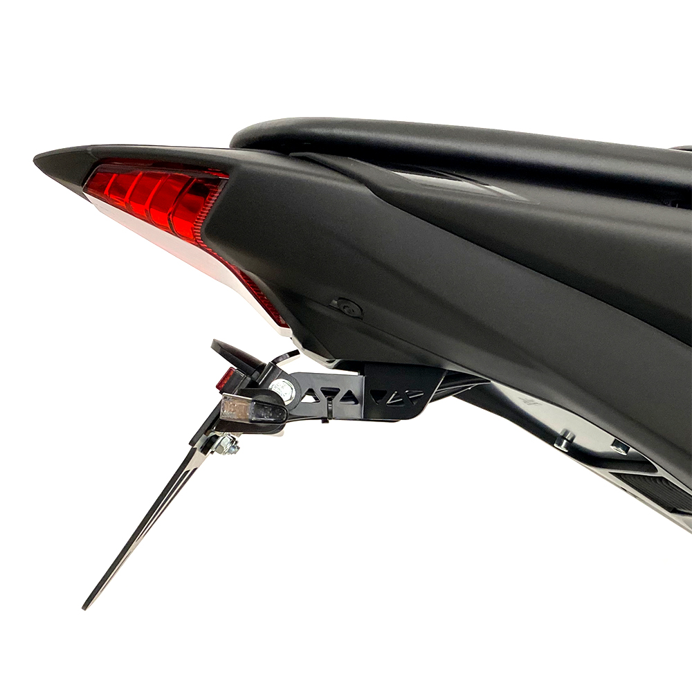 Soporte de matrícula alpha Technik para Yamaha YZF-R3 / YZF-R3A / MT-03 / MTN320-A Año del modelo 2015-