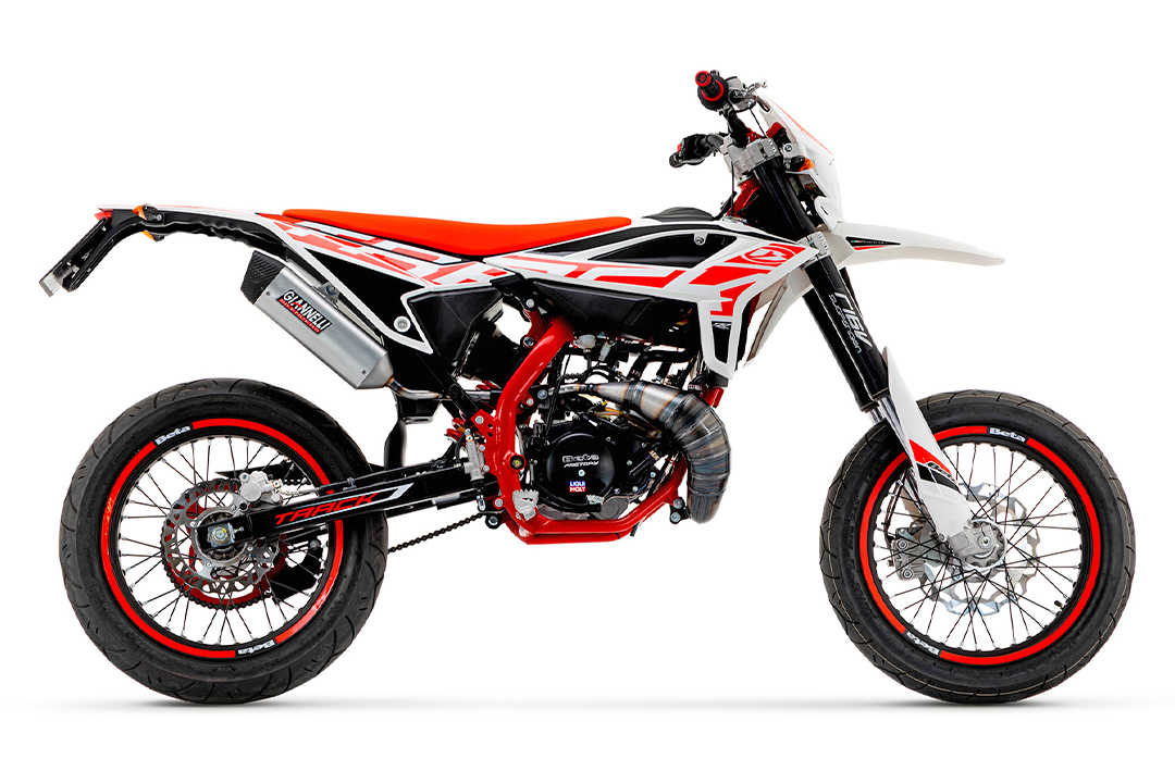 Escape GIANNELLI Sonic Aluminio para Beta RR 50 Año del modelo 2022-
