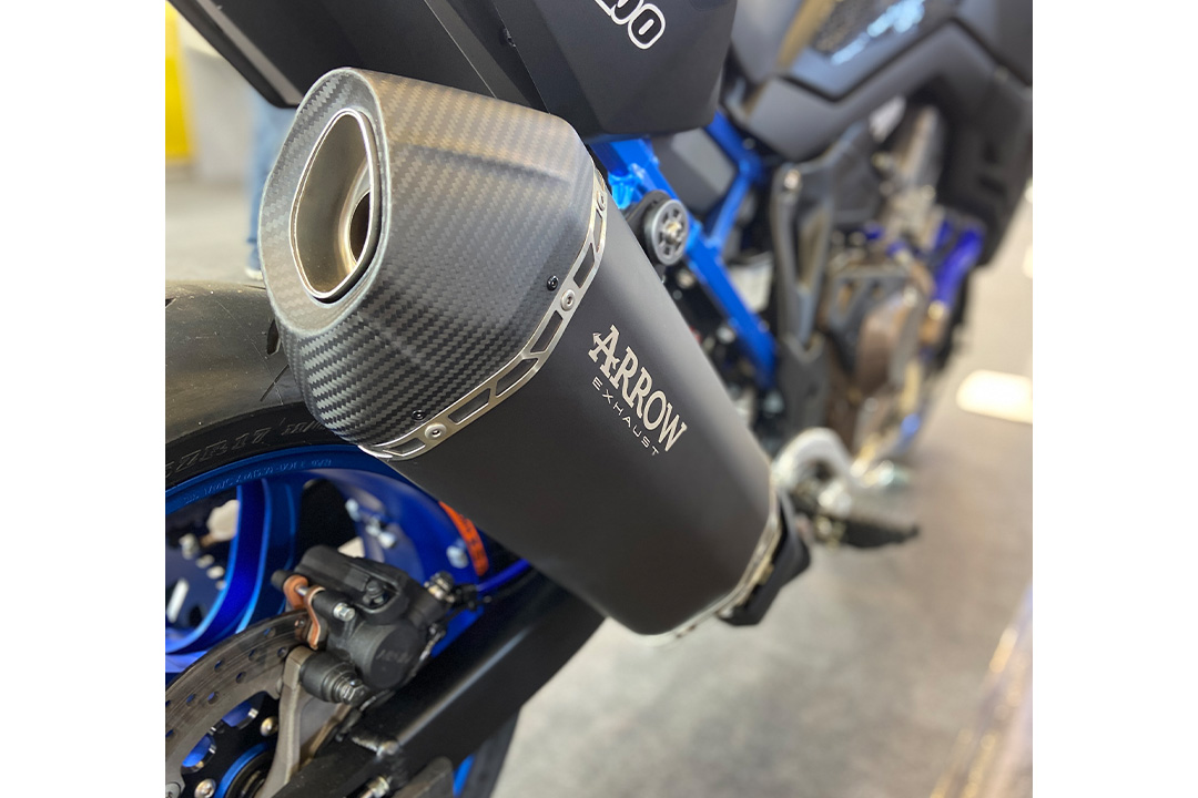 Escape ARROW DARK SONORA para Honda CRF1100L Africa Twin 2020-2022, titanio oscuro y tapa final de carbono