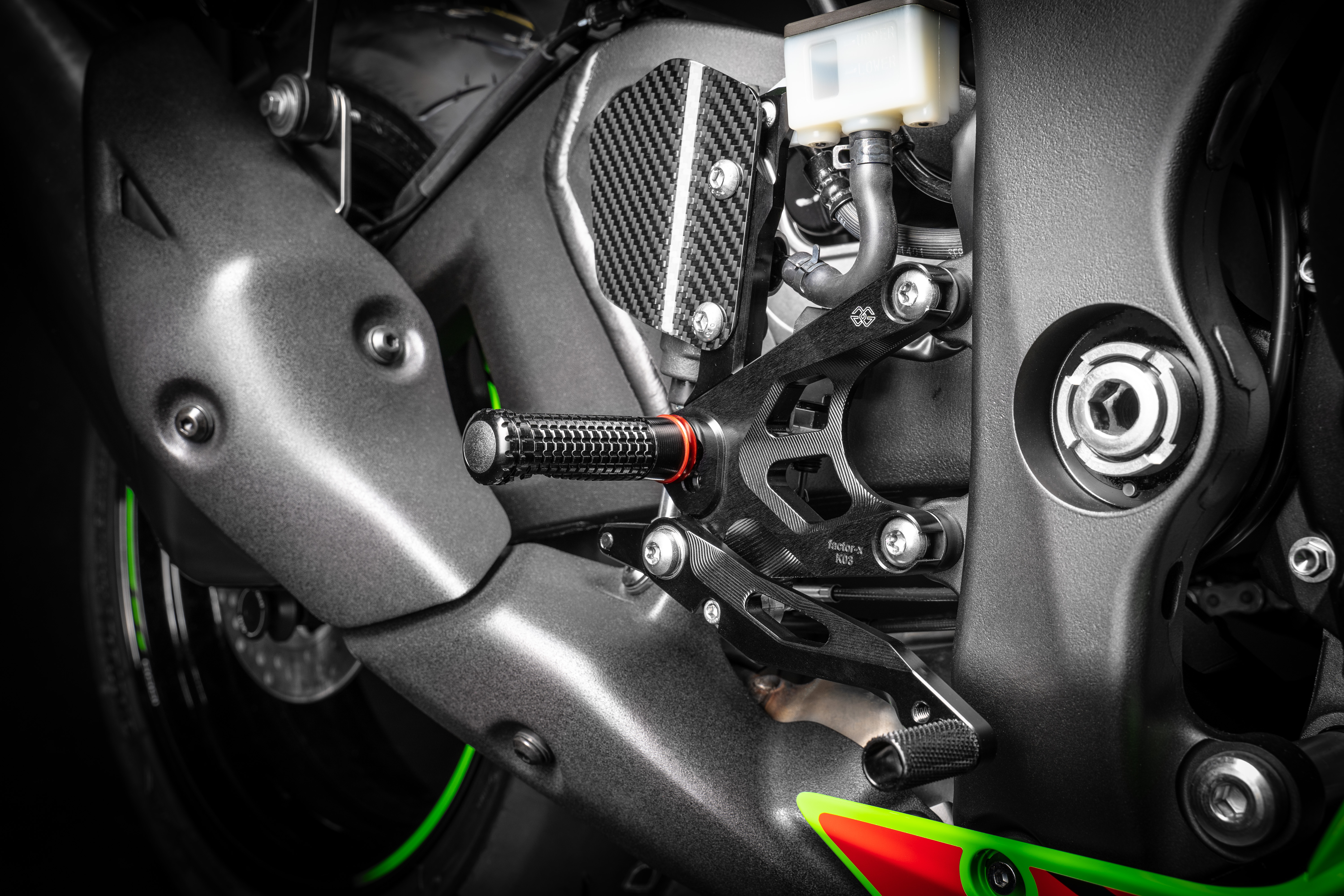 GILLES FXR Sistema de estriberas Kawasaki ZX10R negro
