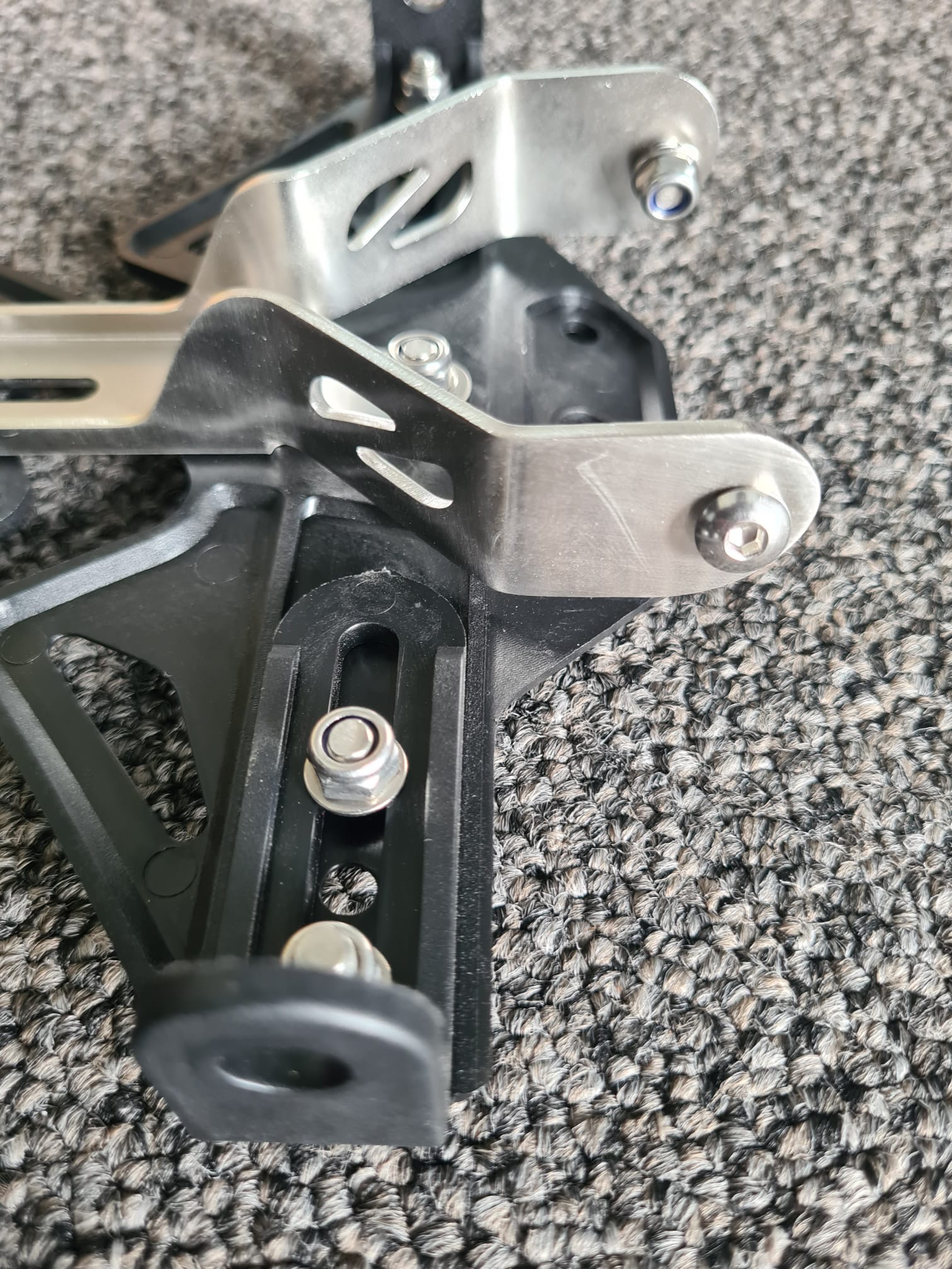 Soporte de Matrícula Barracuda para Suzuki GSR 600