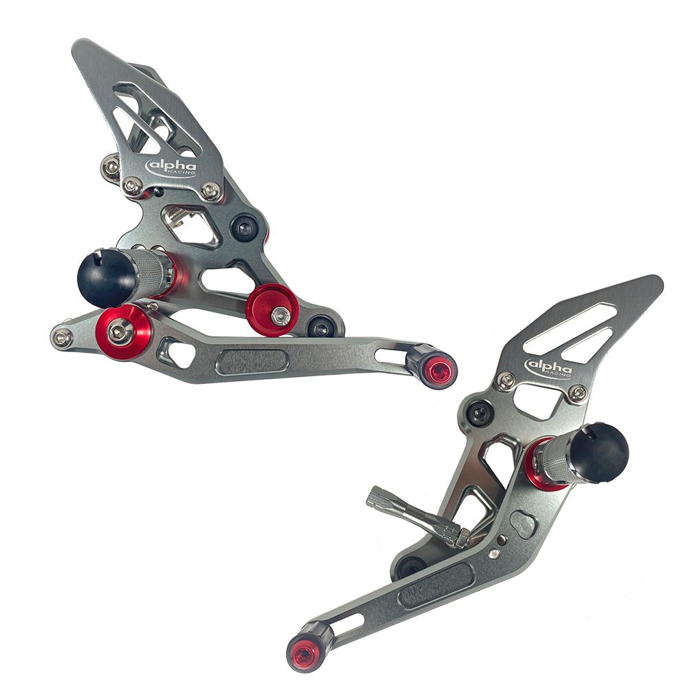 Sistema de estriberas >TRACK< color titanio Yamaha MT07 a partir de 2014 / MT07 Tracer a partir de 2017 / Tracer 700 a partir de 2018 / XSR700 a partir de 2016 ABE