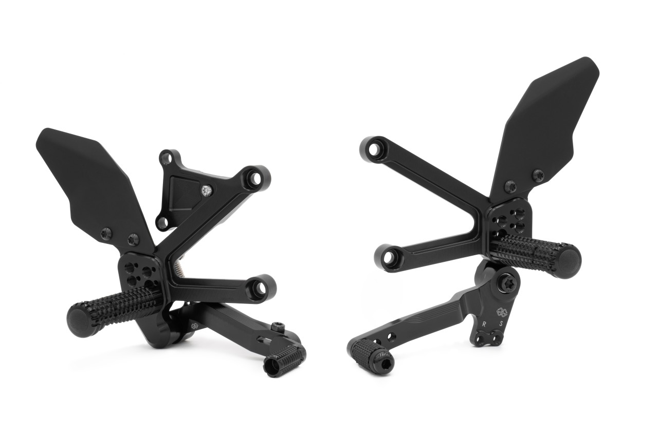 GILLES FXR2 Sistema de reposapiéses negro para Kawasaki ZX-4R 2023-