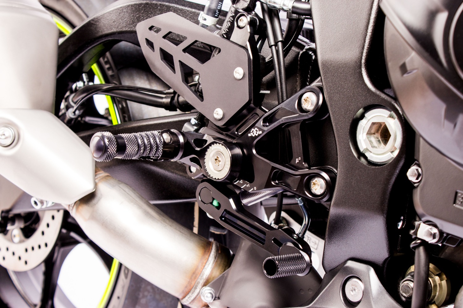 GILLES MUE2 reposapiésenanlage para Suzuki GSXR1000(R) DM negro