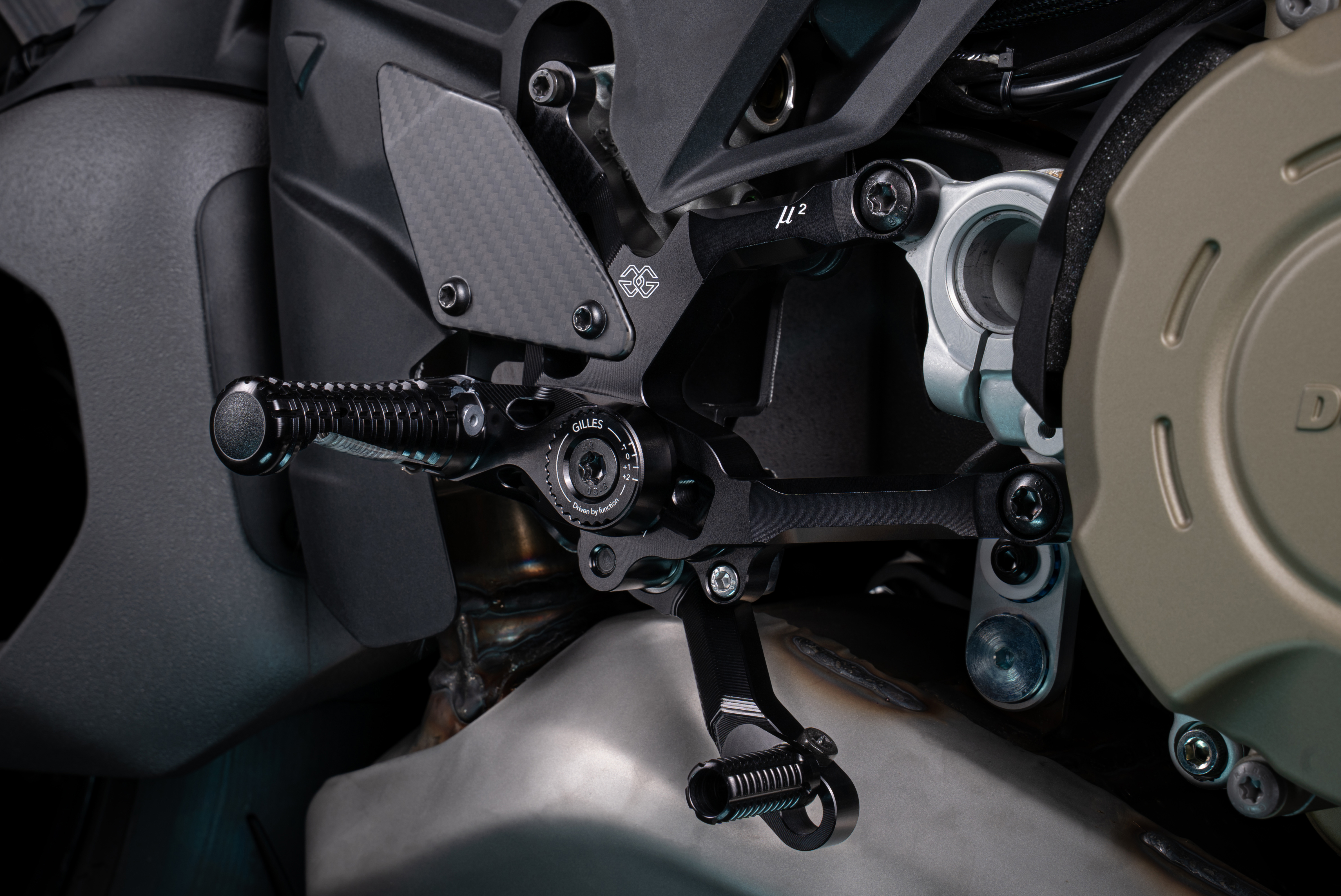 Sistema de estriberas GILLES MUE2 para Ducati Streetfighter V4, S, 2025-