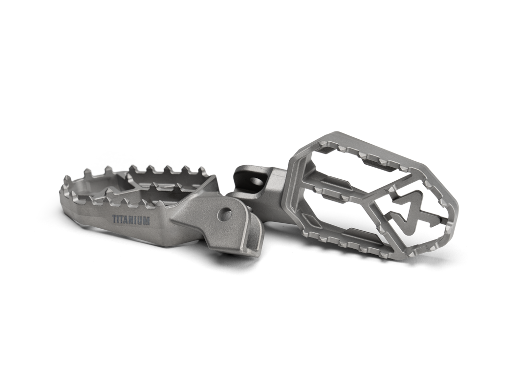 Akrapovic Adenture Fußrasten Titan für BMW R1150GS, R1200GS, R1250GS,R1300GS, R12 ninet, R12, R12 G/Sm, Adventure