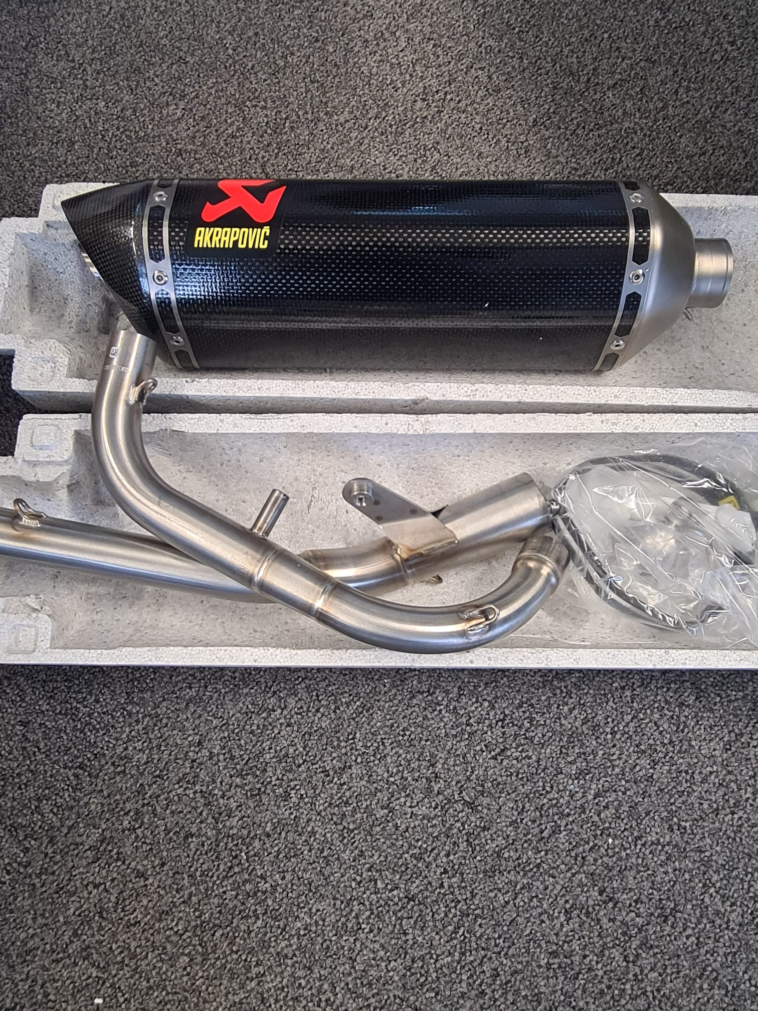 Akrapovic Racing Line (Carbon) sistema de escape para Yamaha YZF-R125 2008-2013