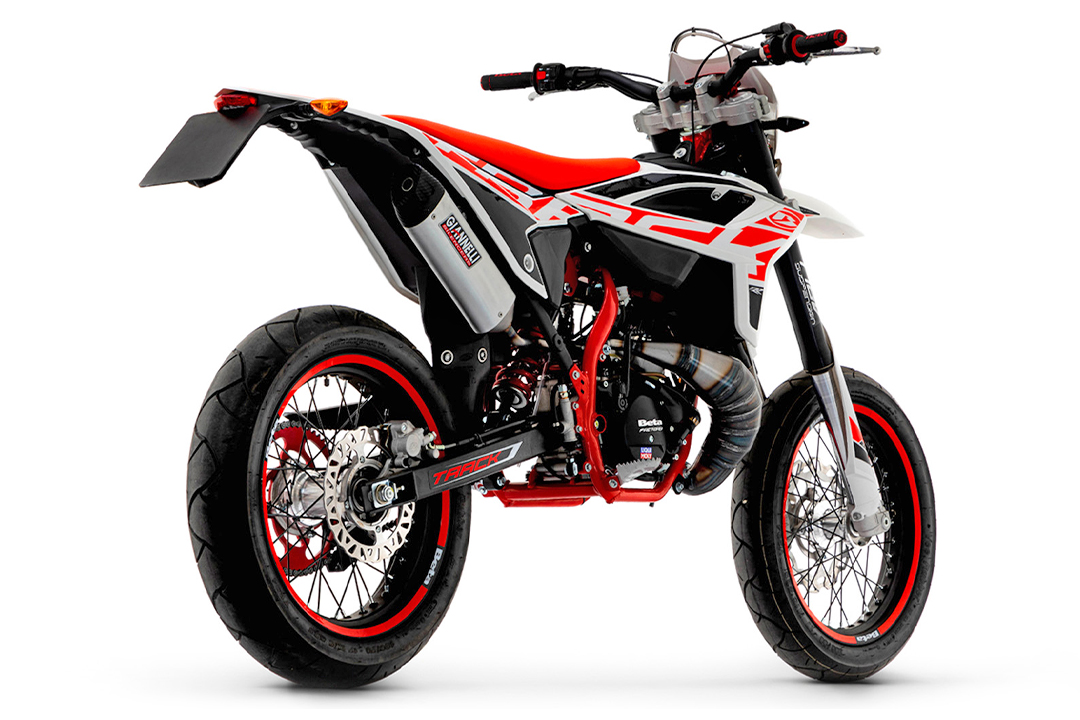 Escape GIANNELLI Sonic Aluminio para Beta RR 50 Año del modelo 2022-