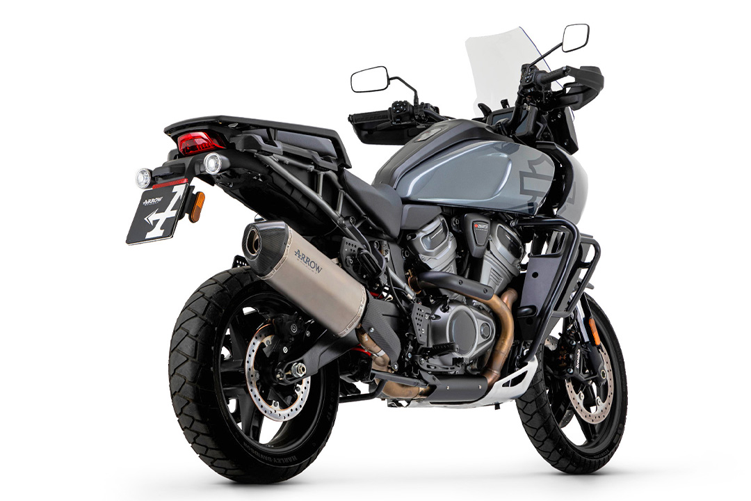 Escape ARROW SONORA Titanio para Harley Davidson Pan America año de modelo 2020-
