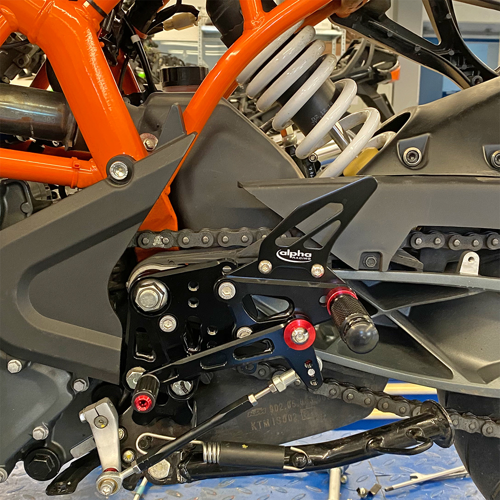 >TRACK< Sistema de estriberas negro KTM RC390 2014- ABE