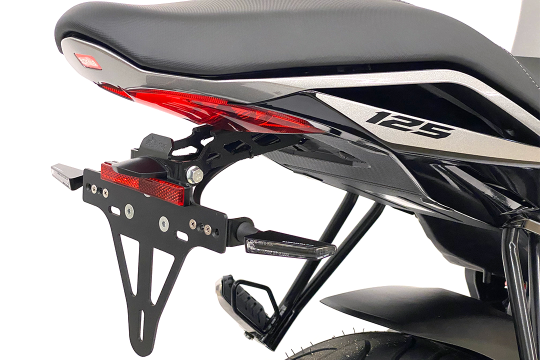 Soporte de matrícula alpha Technik para Aprilia RS125 y Tuono 125, Tipo XA / XT, Año del modelo 2021-