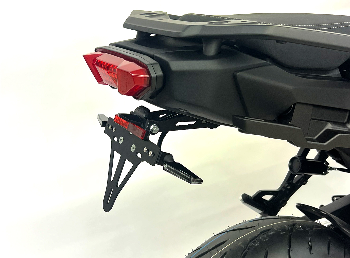 Soporte de matrícula alpha Technik para Yamaha Tracer 9 / GT / Y-AMT / GT Y-AMT, a partir del año modelo 2021-, Tipo RN70 / RN99 / RNA1