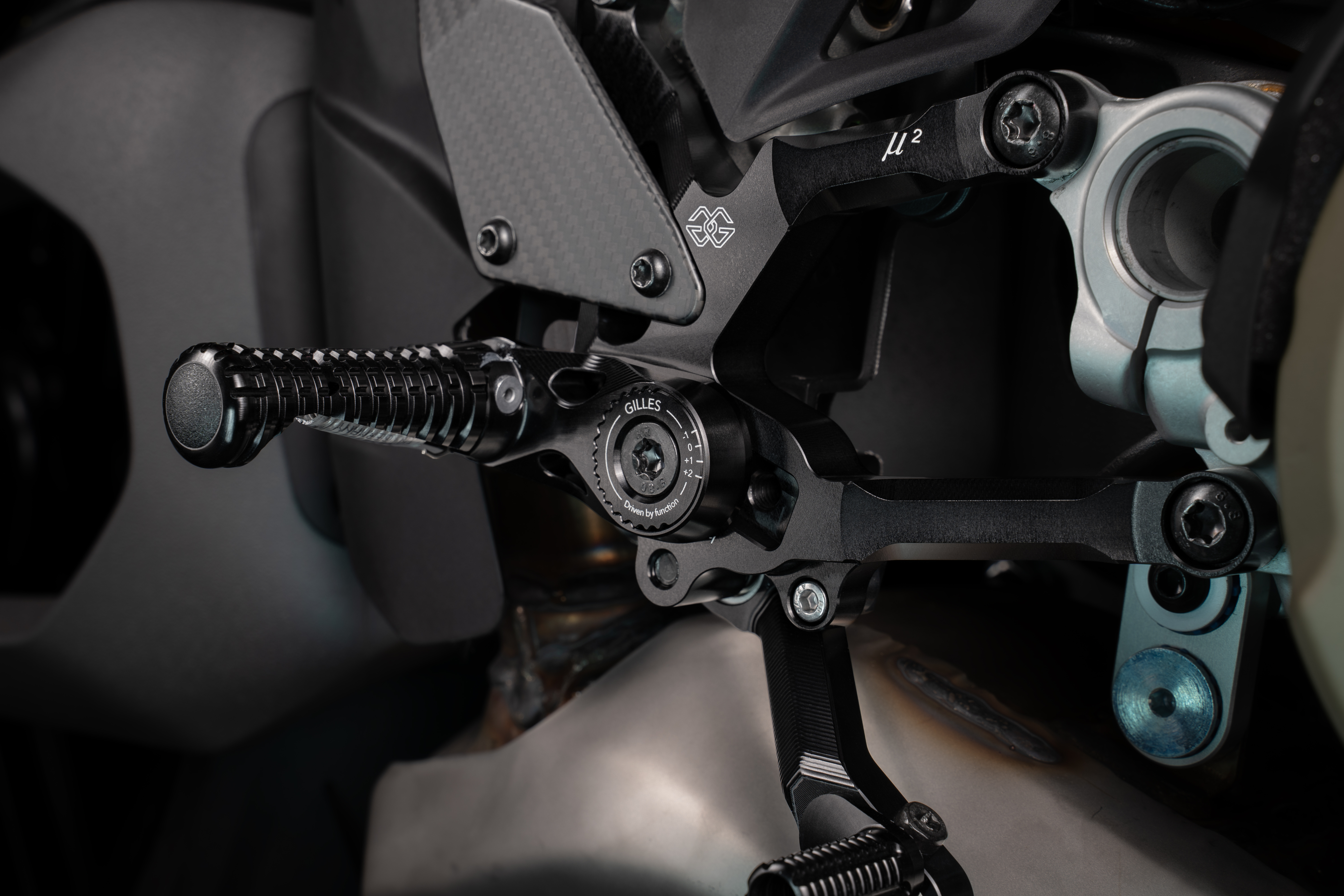 Sistema de estriberas GILLES MUE2 para Ducati Streetfighter V4, S, 2025-
