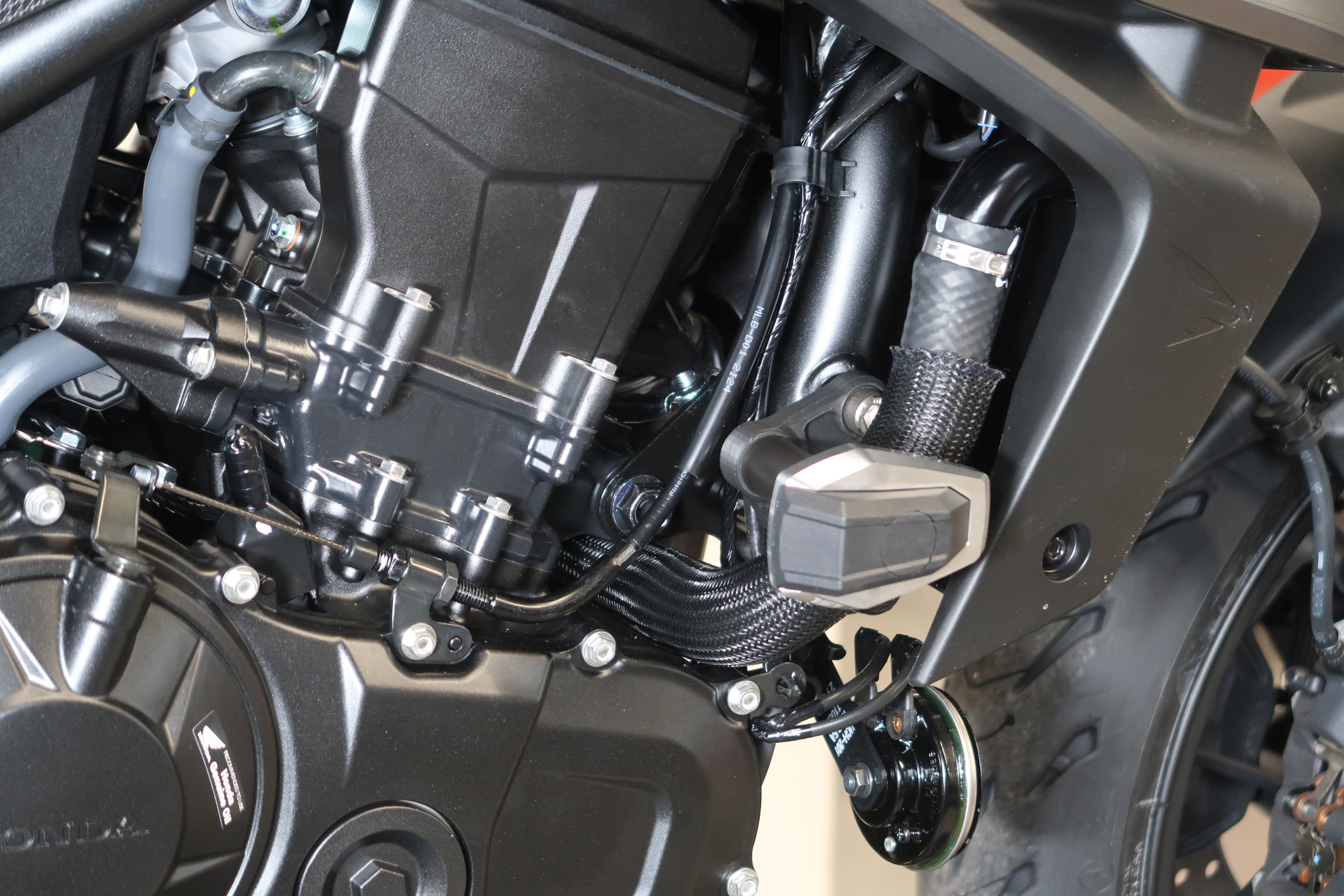Kit de montaje de protectores anticaída LSL para Honda CB750 Hornet, 2023-, negro