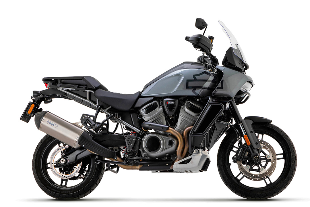 Escape ARROW SONORA Titanio para Harley Davidson Pan America año de modelo 2020-