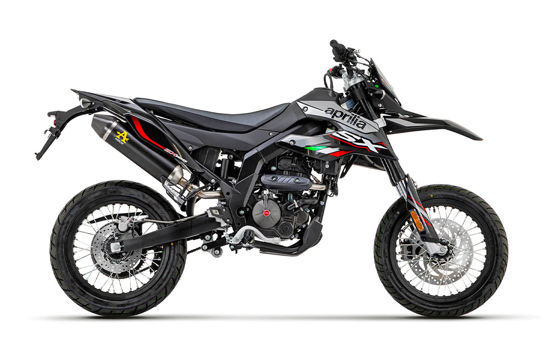 Escape ARROW DARK THUNDER con tapa de extremo de carbono para Aprilia RX125 / SX125 año del modelo 2021-2023