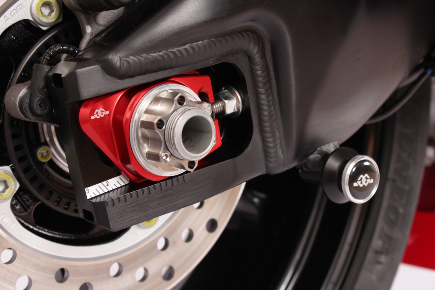 GILLES Achsblock für Honda CBR1000RR, CBR1000RR-R  SC77 SC82 rot