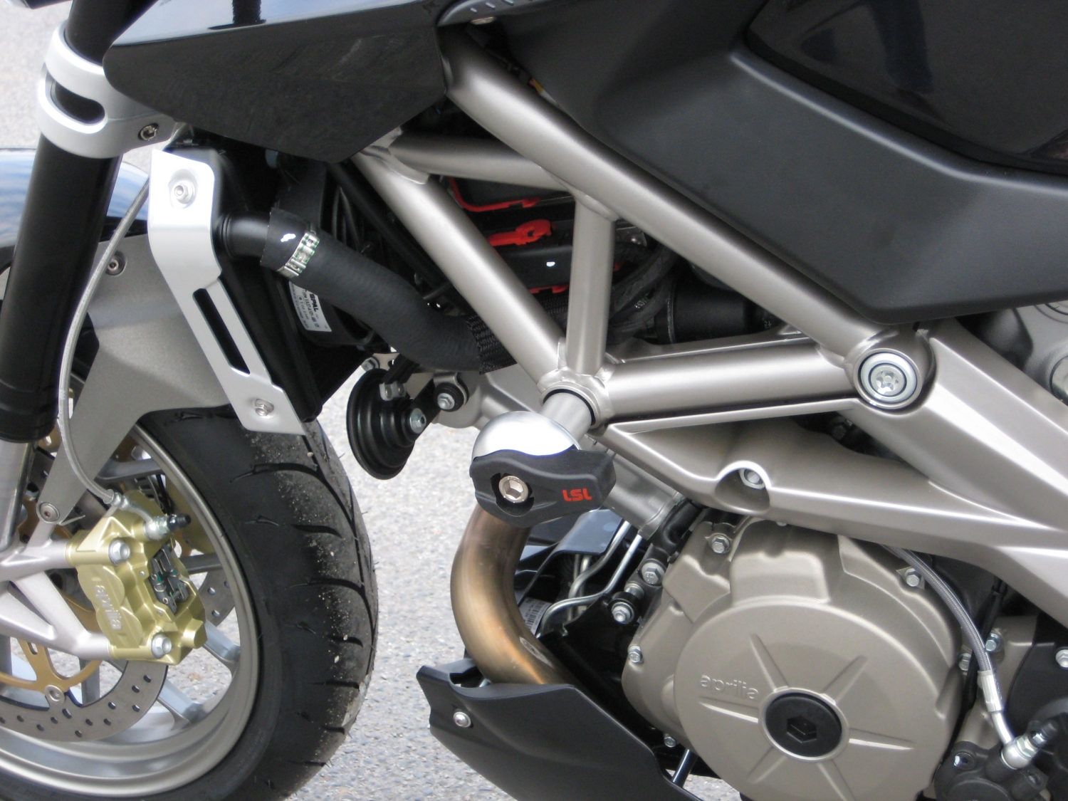 Kit de montaje de topes anticaída LSL, para Aprilia Shiver/Dorsoduro, desde 2008, DS, negro
